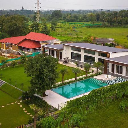 Natures Odyssey By Stayvista - Amidst Lush Greenery With Outdoor Pool And Indoor Activities Chinchavli Exterior foto